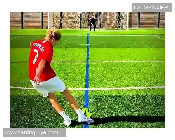 足球比赛指导全攻略助你轻松掌握比赛技巧与战术分析