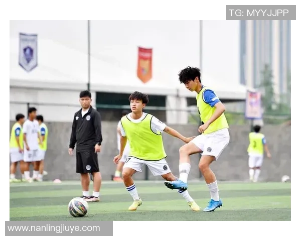 足球中华：传承与创新的融合之路，探索中国足球的未来发展与国际影响力